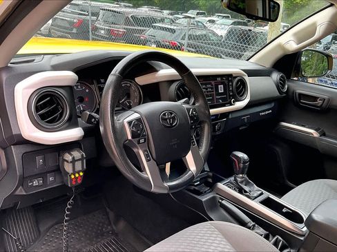 Used 2021 Toyota Tacoma SR5 AWD/4WD image 17