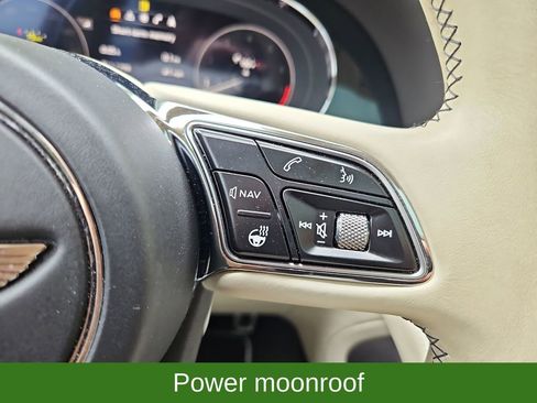 Used 2021 Bentley Bentayga image 11