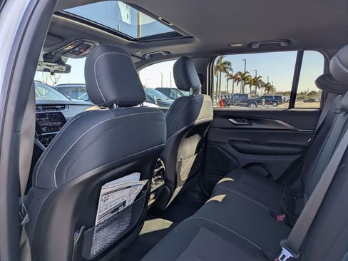 New 2026 Jeep Grand Cherokee Laredo X image 9