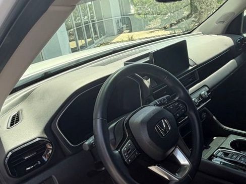 Used 2024 Honda Pilot Touring image 9