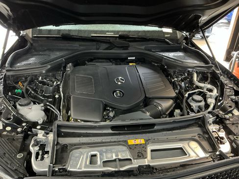 Used 2025 Mercedes-Benz GLC 350e 4MATIC image 22