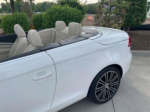 Used 2014 Volkswagen Eos FWD image 41