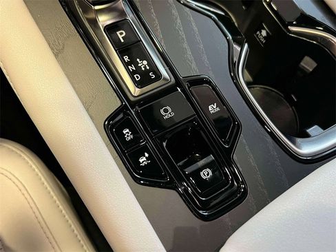 Certified 2025 Lexus RX 350h w/ Kick Sensor & Tow Package image 27