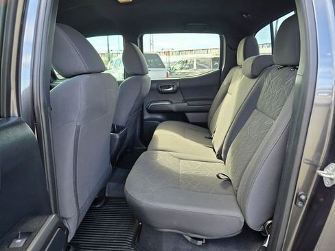 Used 2018 Toyota Tacoma TRD Off-Road AWD/4WD image 16