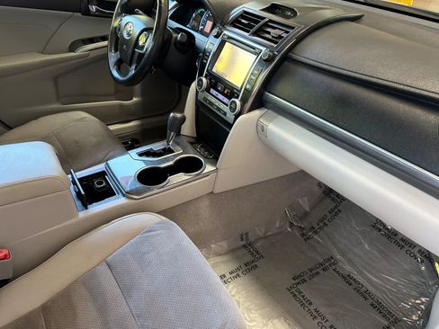 Used 2014 Toyota Camry XLE w/ Leather Package FWD image 15