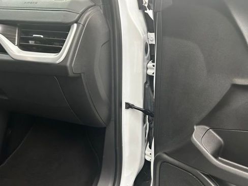 Used 2023 GMC Terrain SLT image 32