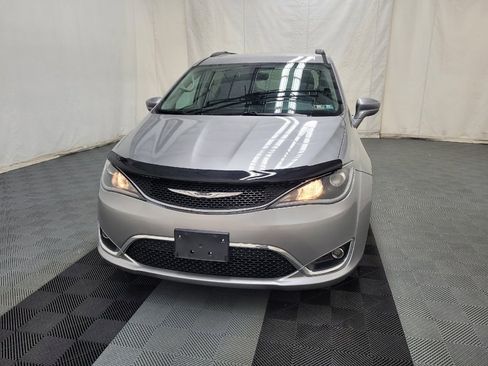 Used 2017 Chrysler Pacifica Touring-L FWD image 15