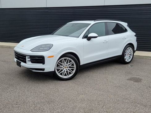 Used 2024 Porsche Cayenne S AWD/4WD image 1