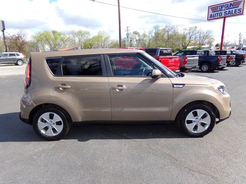 Used 2016 Kia Soul w/ Convenience Package FWD image 2