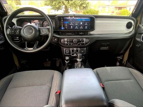 Certified 2025 Jeep Gladiator Sport image 15