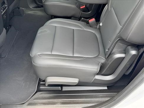 Used 2023 Chevrolet Traverse LT FWD image 9