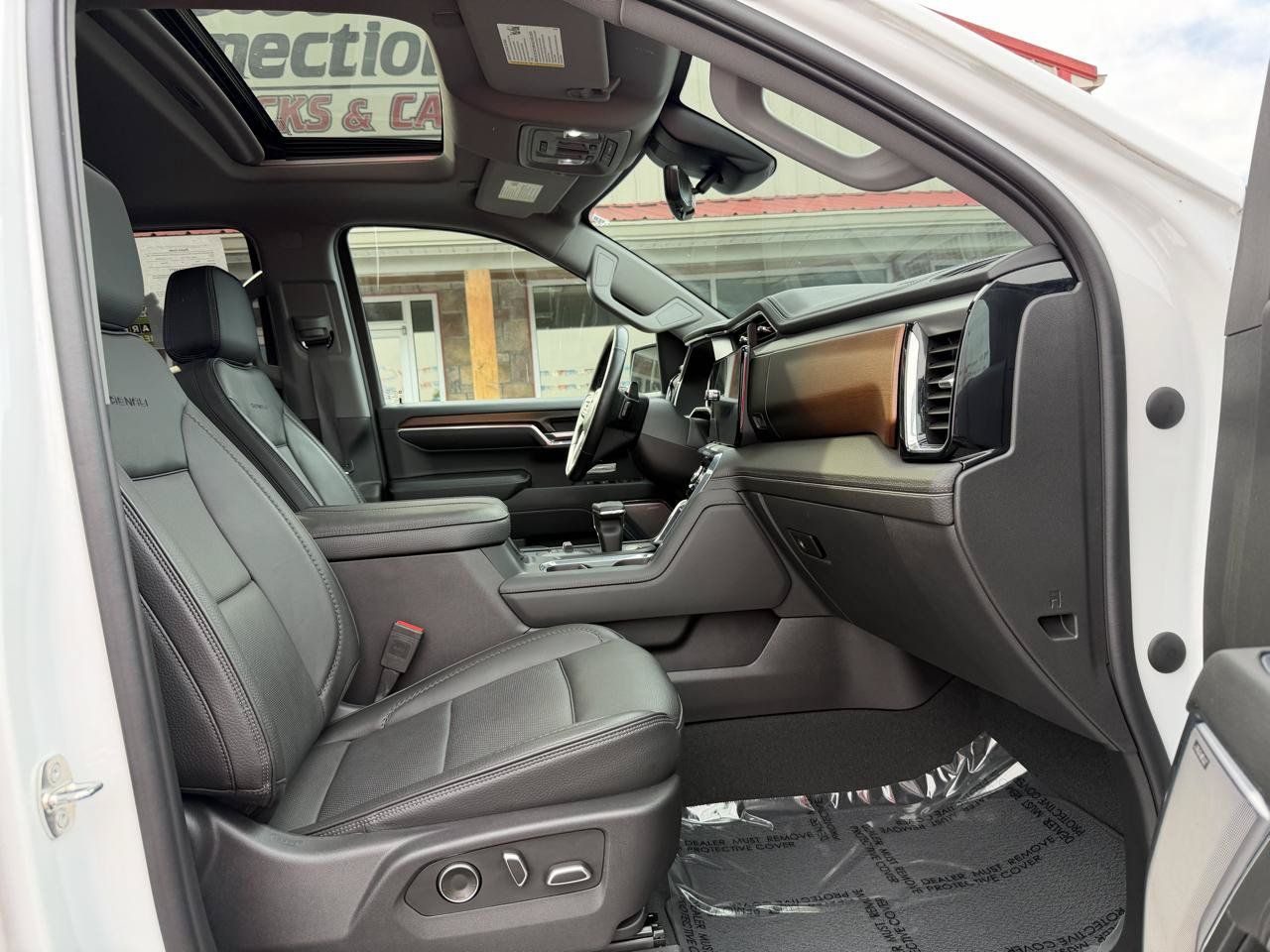 Used 2024 GMC Sierra 1500 Denali w/ Technology Package AWD/4WD image 29