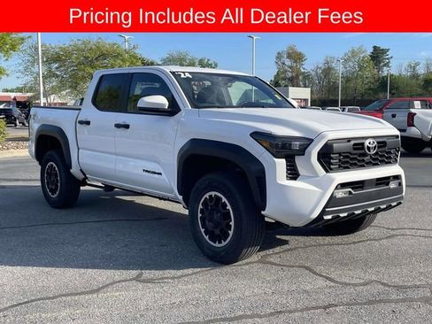Used 2024 Toyota Tacoma TRD Off-Road AWD/4WD image 7