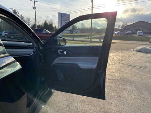 Used 2022 Jeep Compass Limited image 33