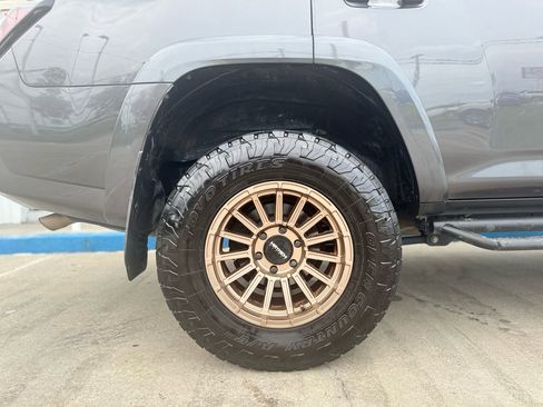 Used 2018 Toyota 4Runner SR5 Premium image 21