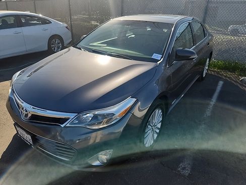 Used 2013 Toyota Avalon Limited image 3