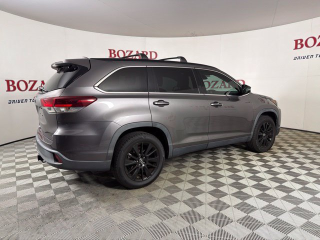 Used 2019 Toyota Highlander SE FWD image 13