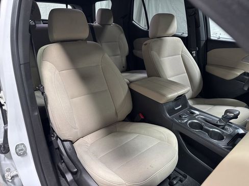 Used 2023 Chevrolet Traverse LS AWD/4WD image 10
