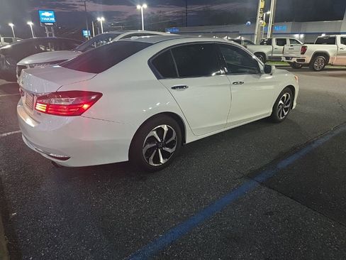 Used 2017 Honda Accord EX-L image 3