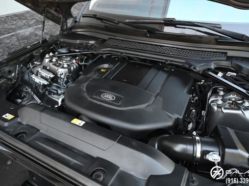 Used 2017 Land Rover Range Rover Sport HSE image 10