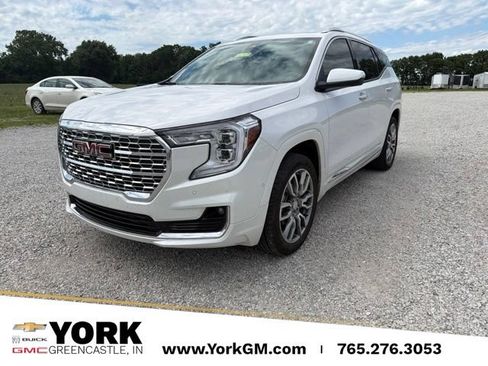 Used 2024 GMC Terrain Denali w/ Denali Premium Package AWD/4WD image 1