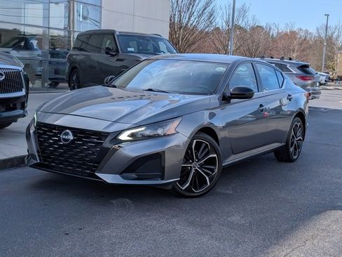 Used 2023 Nissan Altima 2.5 SR image 2