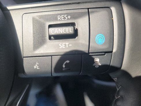 Used 2025 Nissan Pathfinder SV image 16