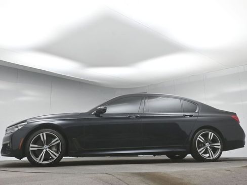 Used 2019 BMW 750i image 44