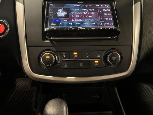 Used 2017 Nissan Altima 2.5 SR w/ LED Appearance Package FWD image 19
