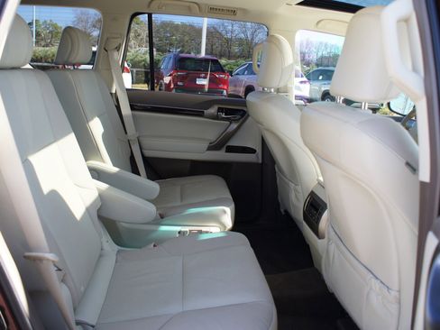 Used 2018 Lexus GX 460 Premium image 23