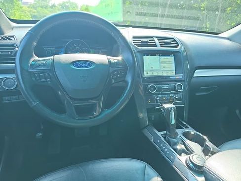 Used 2018 Ford Explorer XLT w/ Equipment Group 202A AWD/4WD image 20