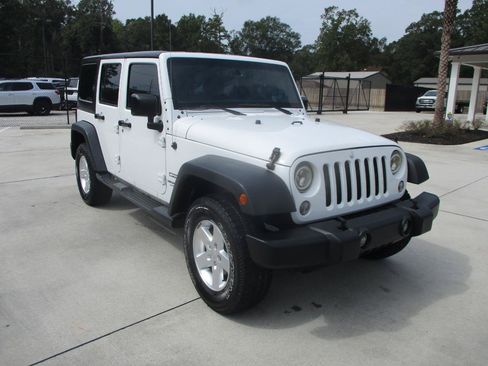 Used 2015 Jeep Wrangler Unlimited Sport w/ Quick Order Package 24S AWD/4WD image 4