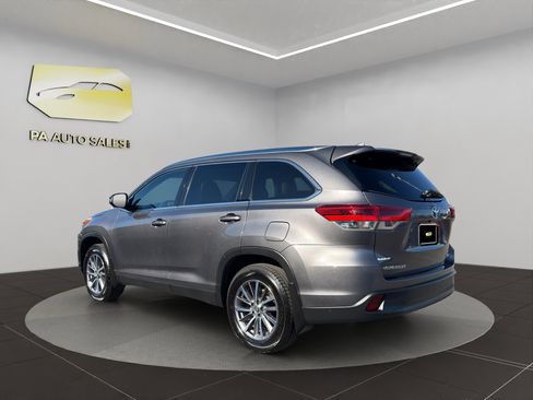 Used 2019 Toyota Highlander XLE image 5