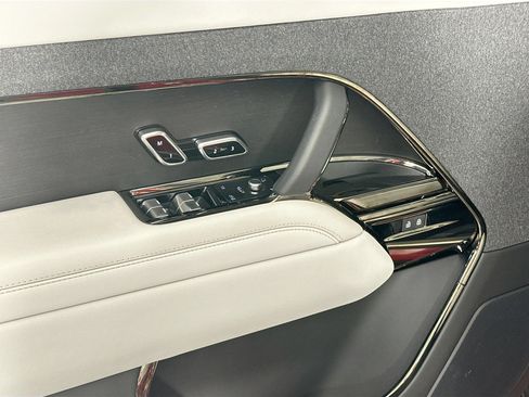 Certified 2023 Land Rover Range Rover Sport SE AWD/4WD image 16