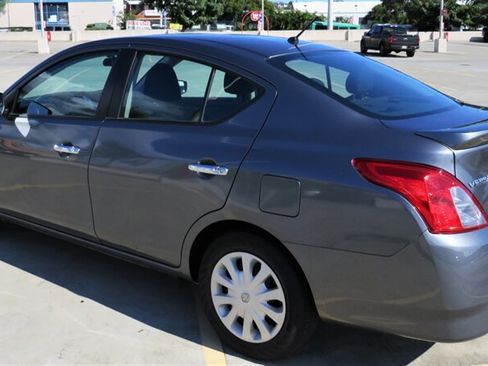 Used 2019 Nissan Versa SV FWD image 3