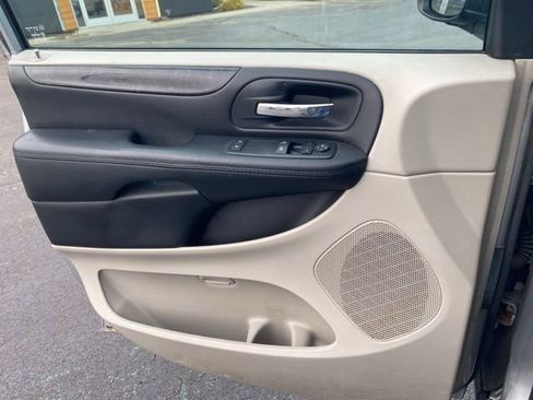 Used 2015 Dodge Grand Caravan American Value Package image 19