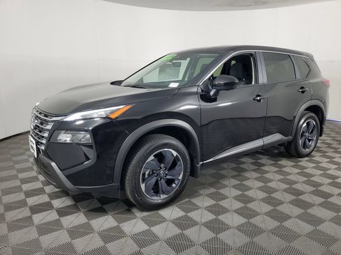 Used 2025 Nissan Rogue SV FWD image 8