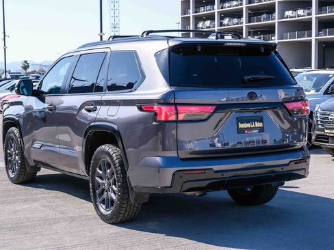 Used 2025 Toyota Sequoia Platinum AWD/4WD image 6