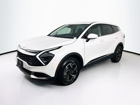 Used 2024 Kia Sportage LX image 3