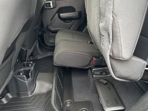 Used 2021 Jeep Gladiator Sport image 43