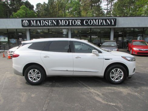 Used 2020 Buick Enclave Essence w/ Sound and Sites Package FWD image 4