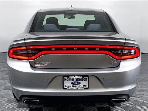 Used 2018 Dodge Charger R/T RWD image 4