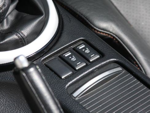 Used 2006 Nissan 350Z Touring RWD image 39