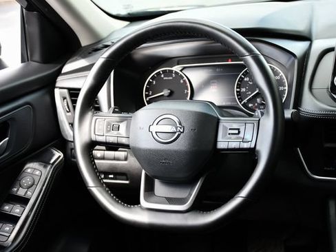 Used 2025 Nissan Rogue SV AWD/4WD image 18