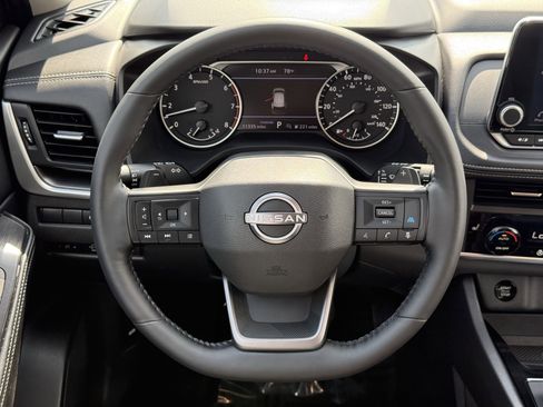 Used 2025 Nissan Rogue SV w/ SV Premium Package image 15