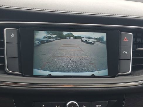 Used 2018 Buick Enclave Essence FWD image 18