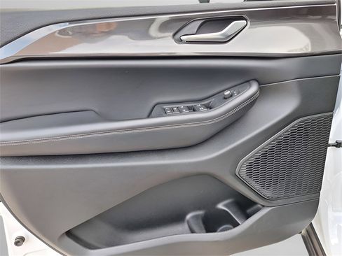 Used 2023 Jeep Grand Cherokee L Altitude image 33