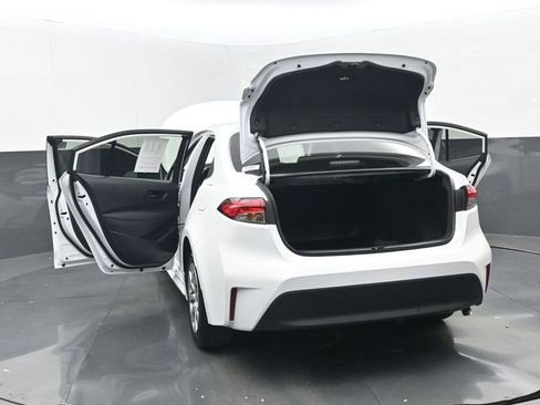 Used 2025 Toyota Corolla LE image 34