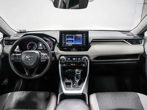 Used 2022 Toyota RAV4 XLE w/ Convenience Package FWD image 12