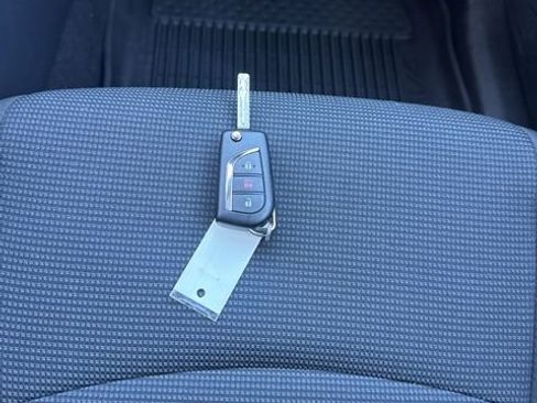 Used 2025 Toyota RAV4 LE AWD/4WD image 31